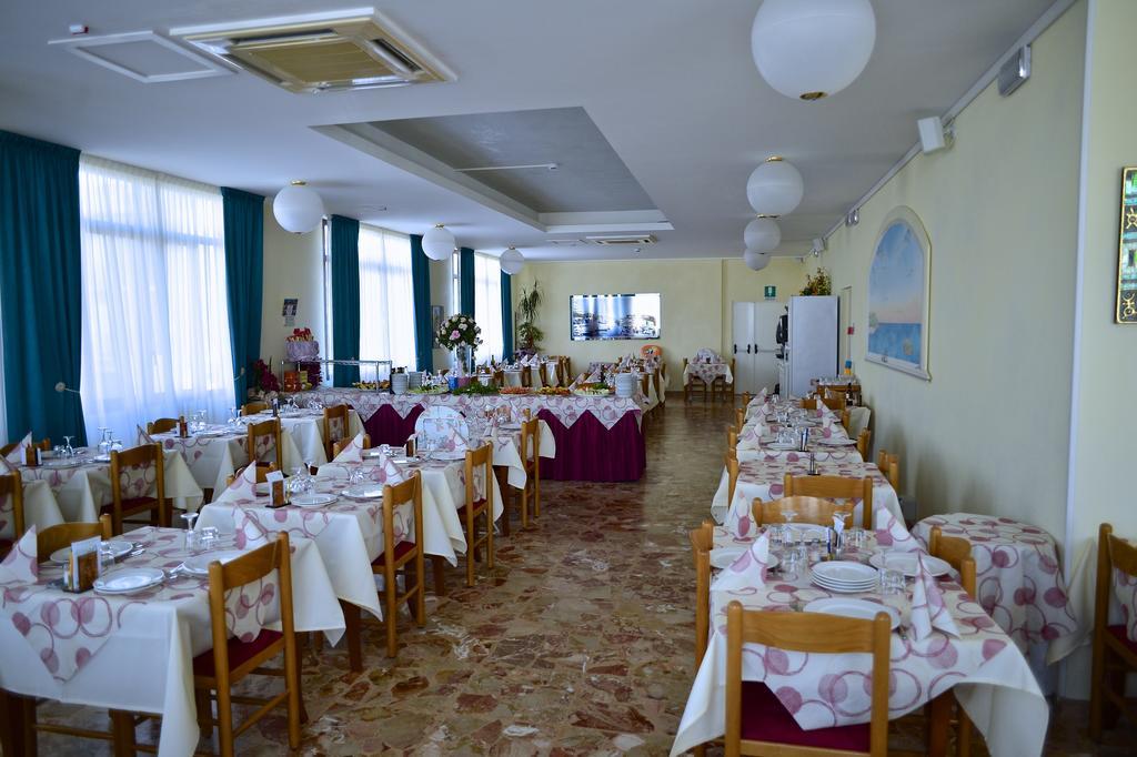 Hotel Gabry Cervia Buitenkant foto